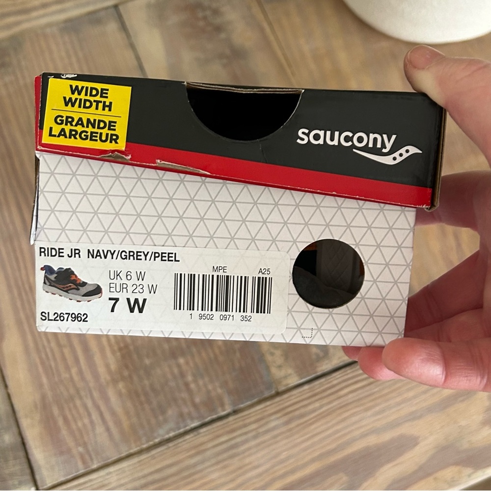 Saucony Ride Jr. Sneaker 🆕💙 - Picture 5 of 9